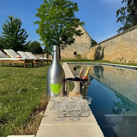 La Ferme Du Chateau De Grisy - Piscine - Calme - Jeux