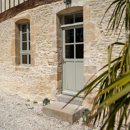 La Ferme Du Chateau De Grisy - Piscine - Calme - Jeux